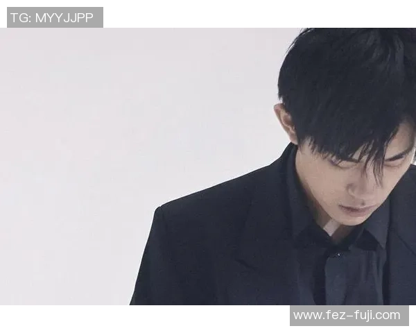 恭喜易烊千玺荣获年度最佳男歌手奖项展现卓越才华与努力拼搏精神